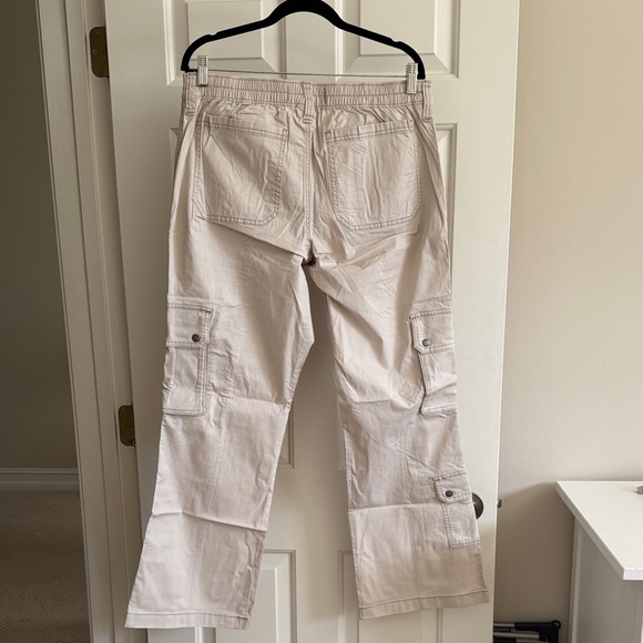 Hollister Light Tan Cargo Pants NWT - Picture 3 of 3